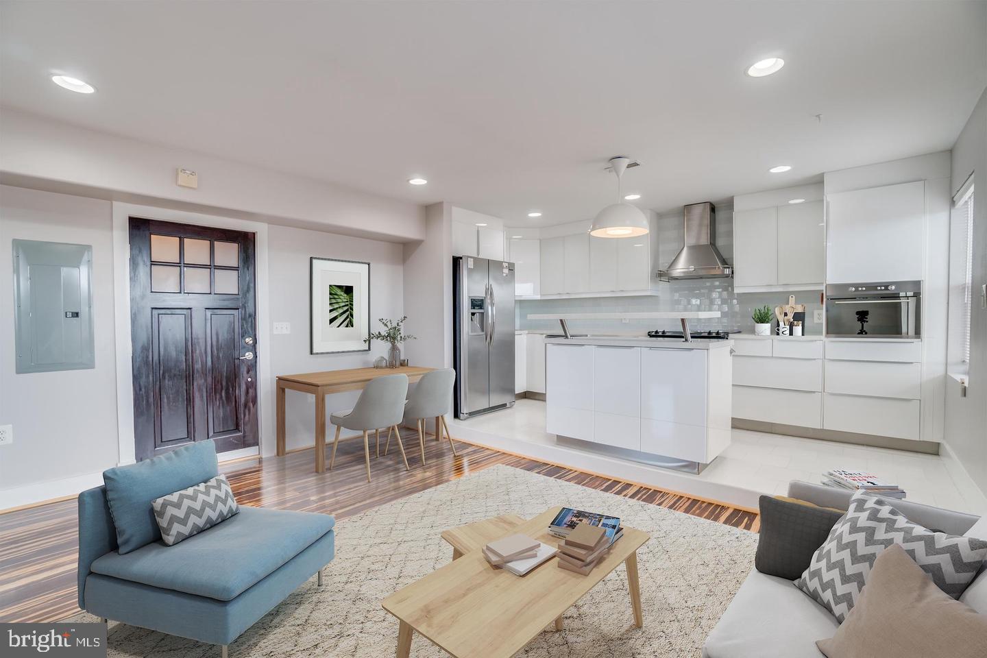 1220 Holbrook Ter NE #205