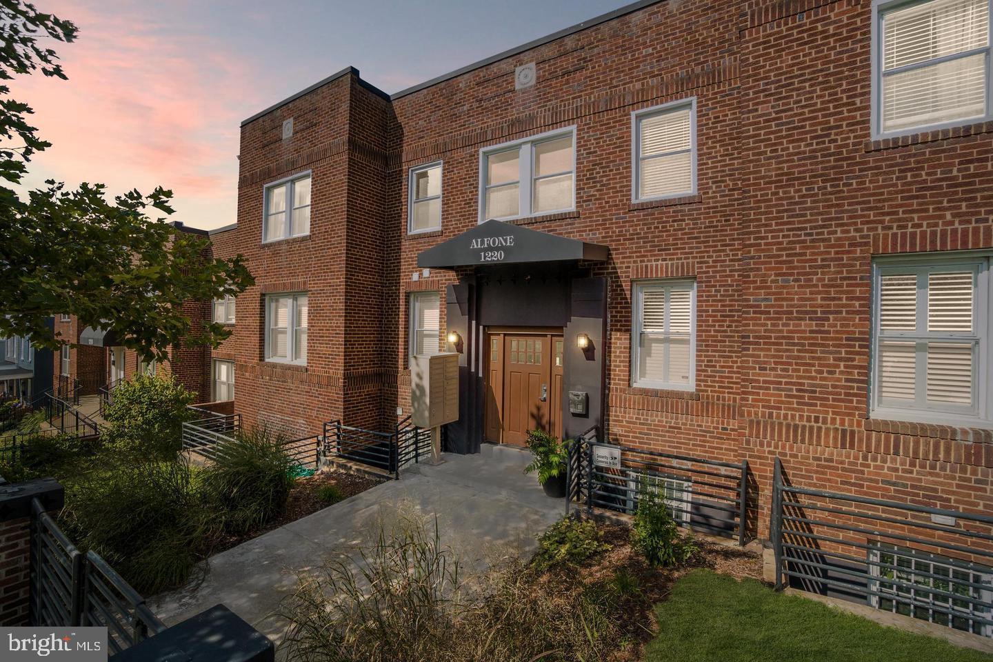 1220 Holbrook Ter NE #205
