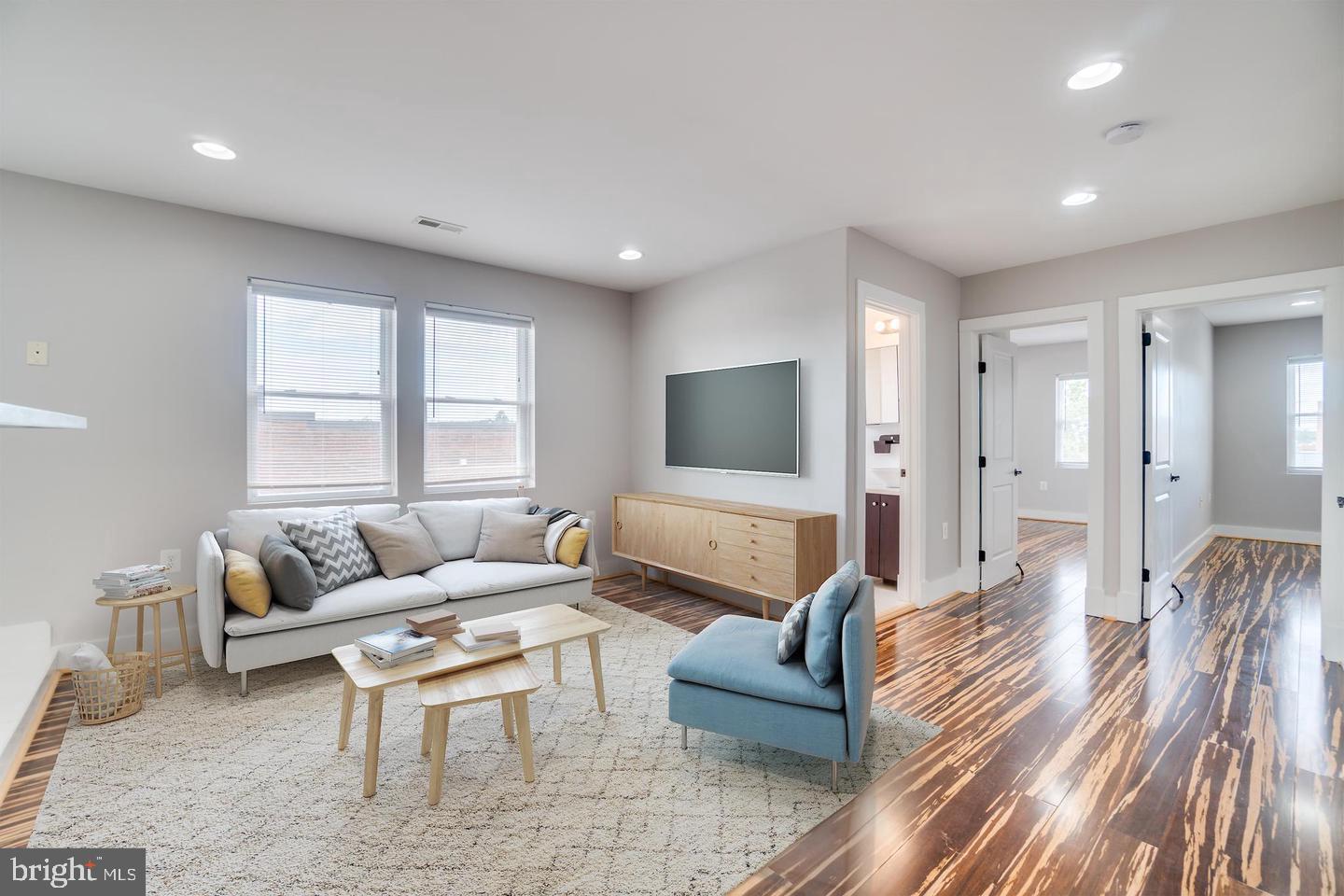 1220 Holbrook Ter NE #205
