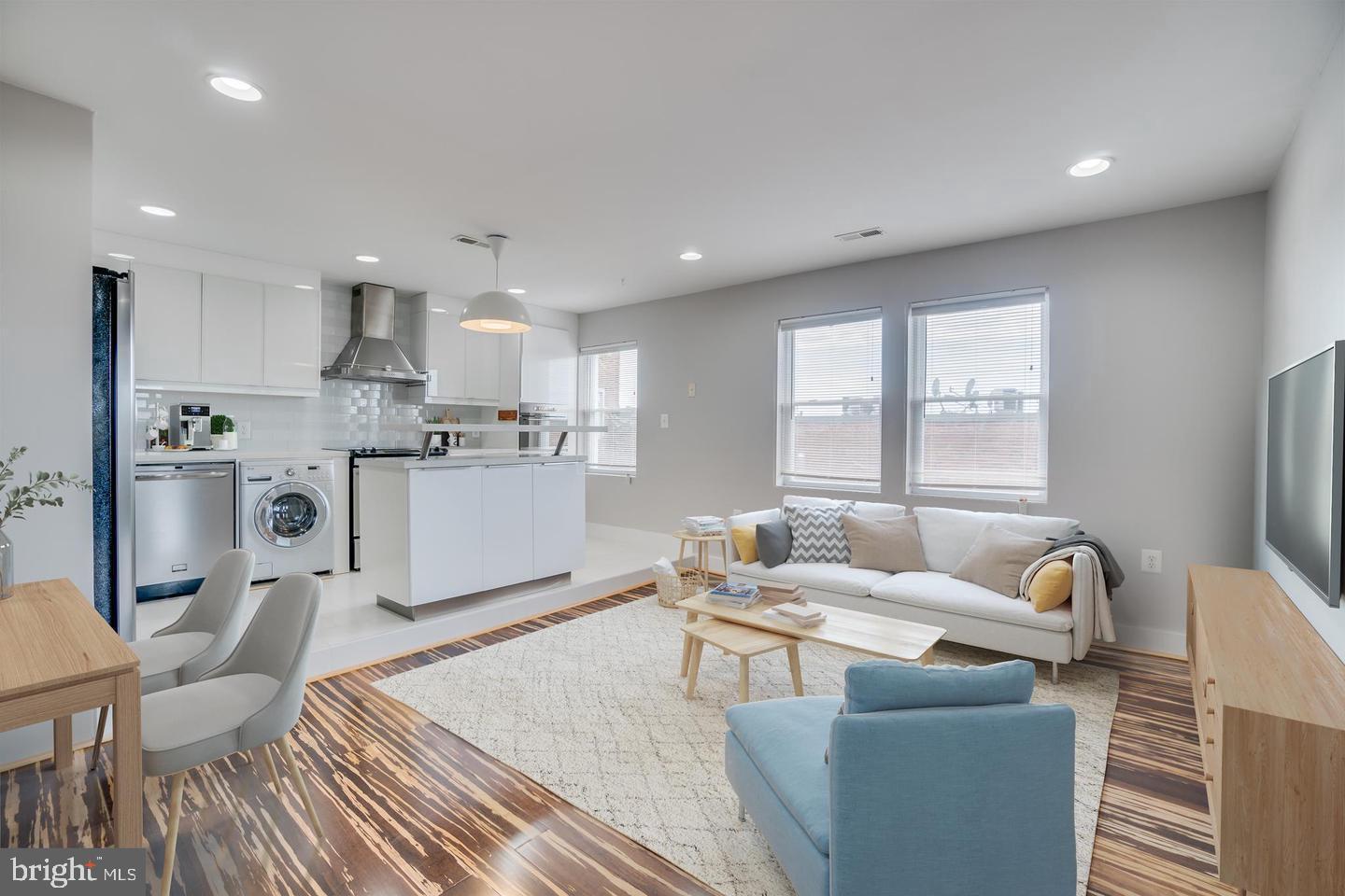1220 Holbrook Ter NE #205