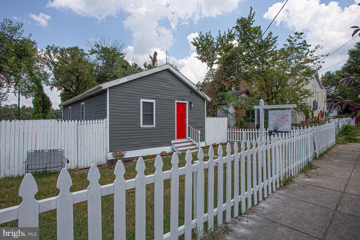 3206 D St SE