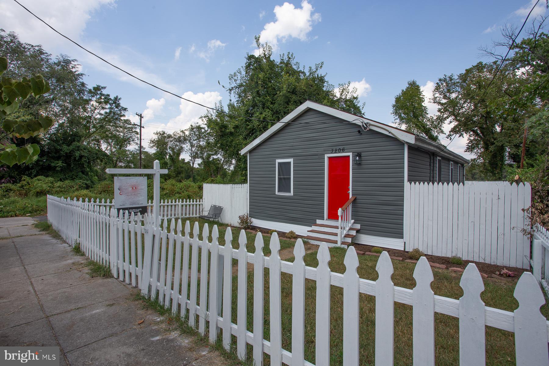 3206 D St SE