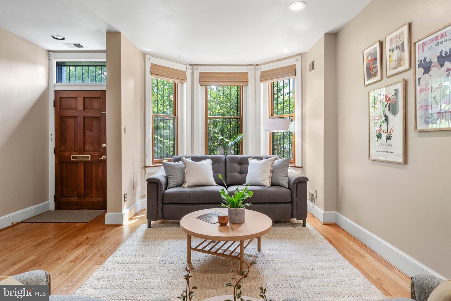 328 G St NE