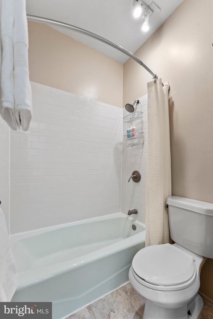328 G St NE