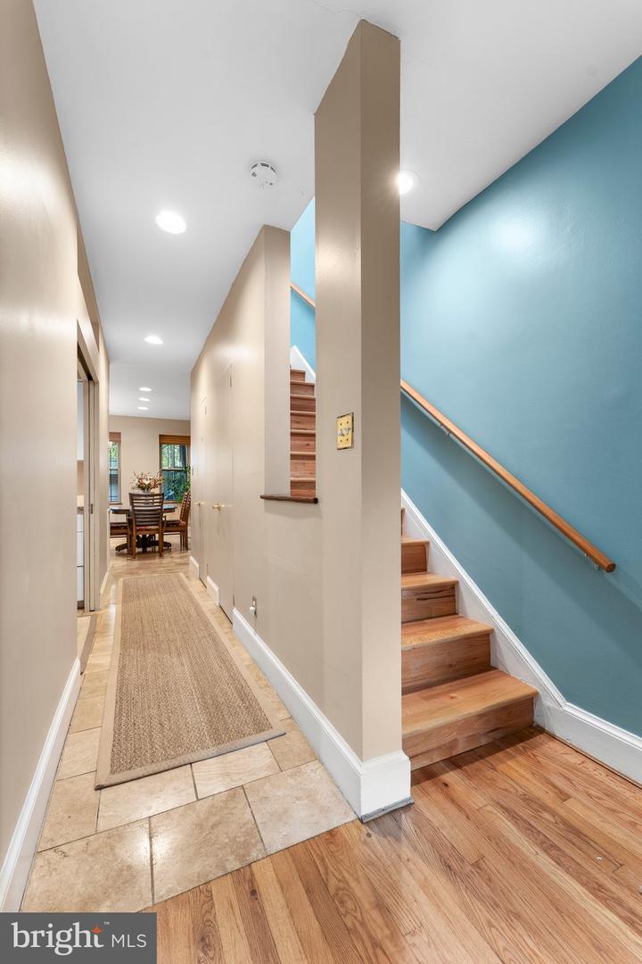 328 G St NE