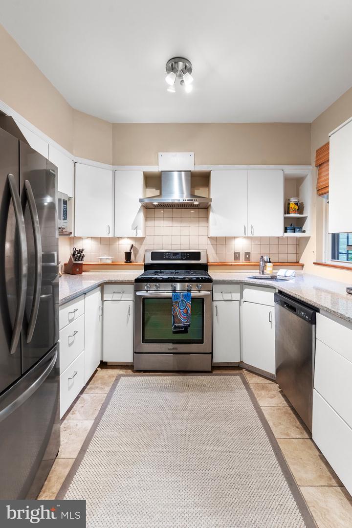 328 G St NE