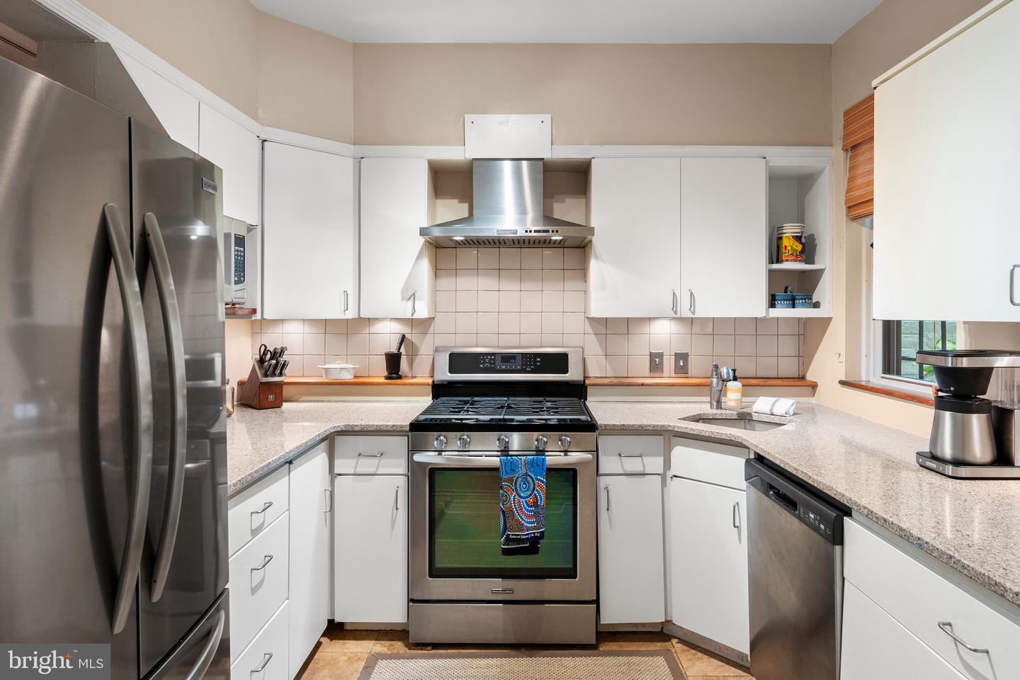 328 G St NE