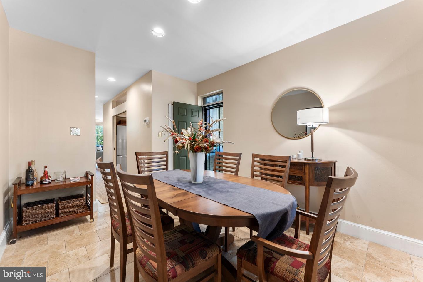 328 G St NE