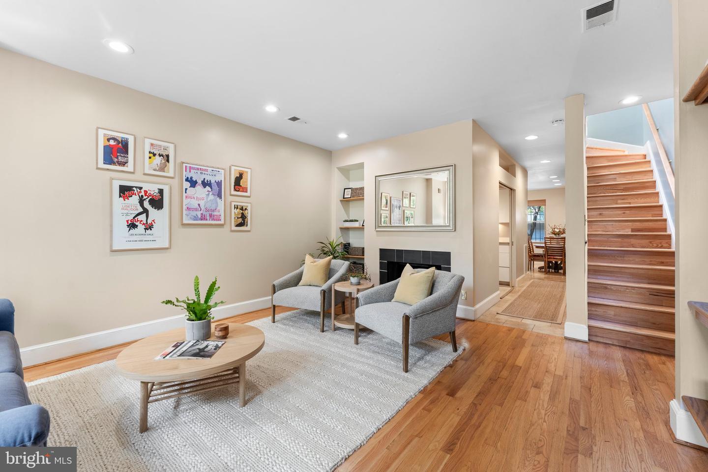 328 G St NE