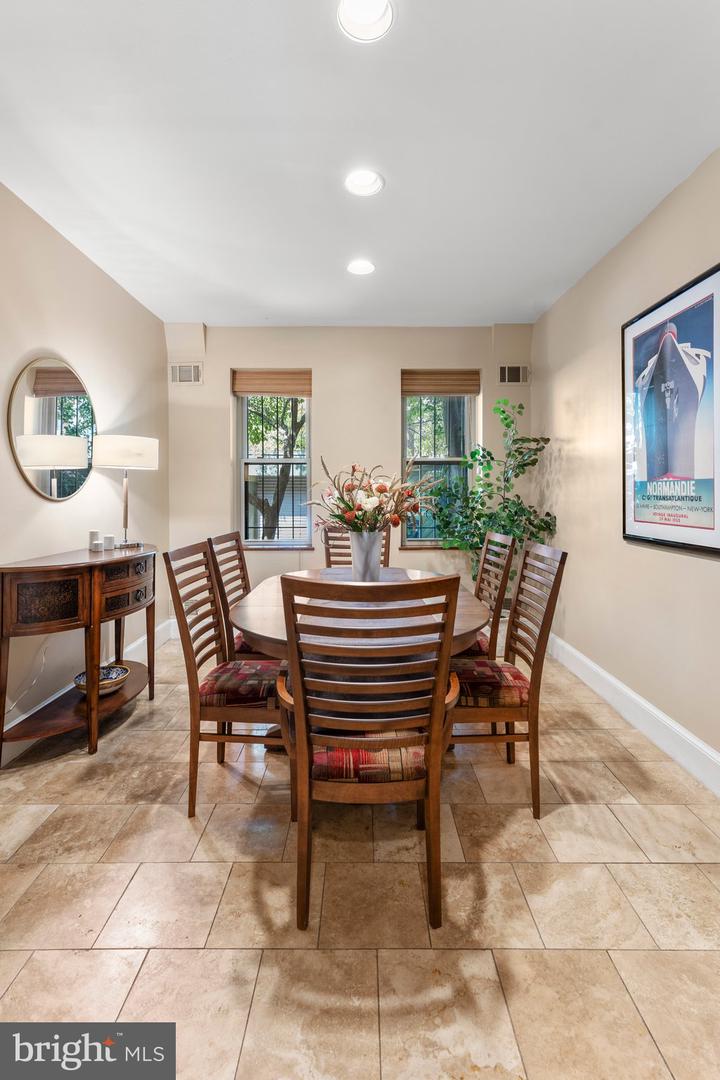 328 G St NE