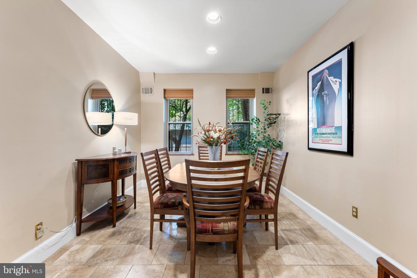 328 G St NE