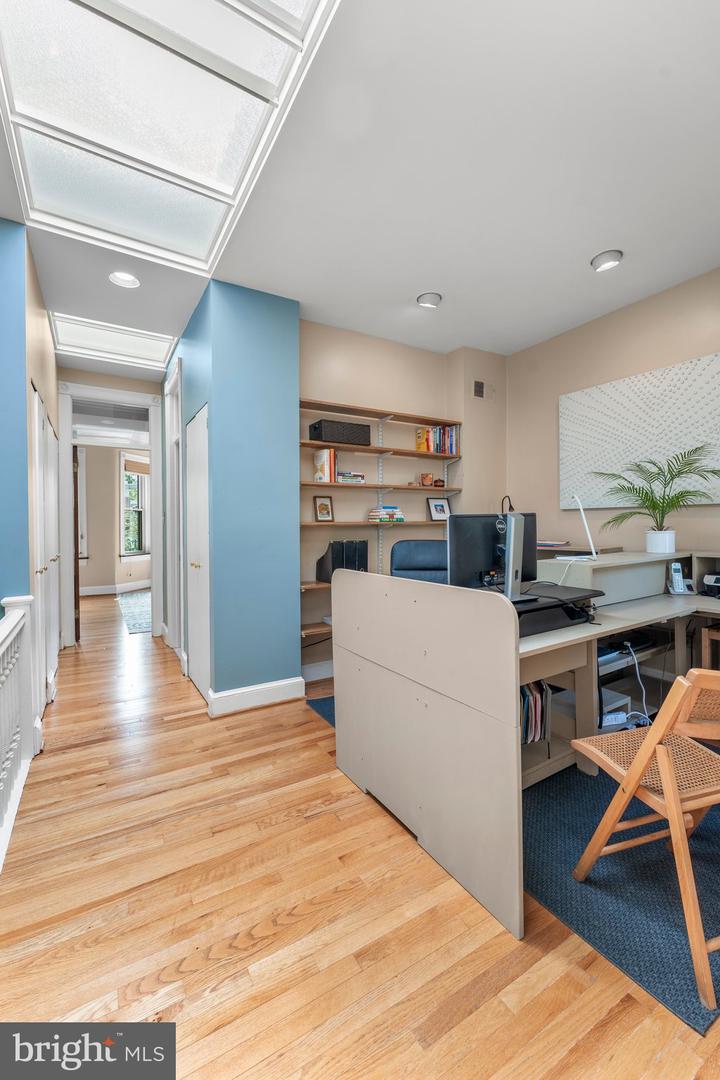 328 G St NE