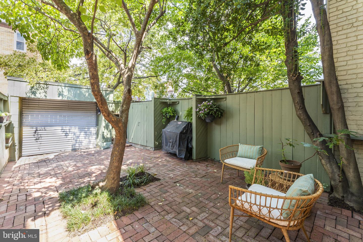 328 G St NE