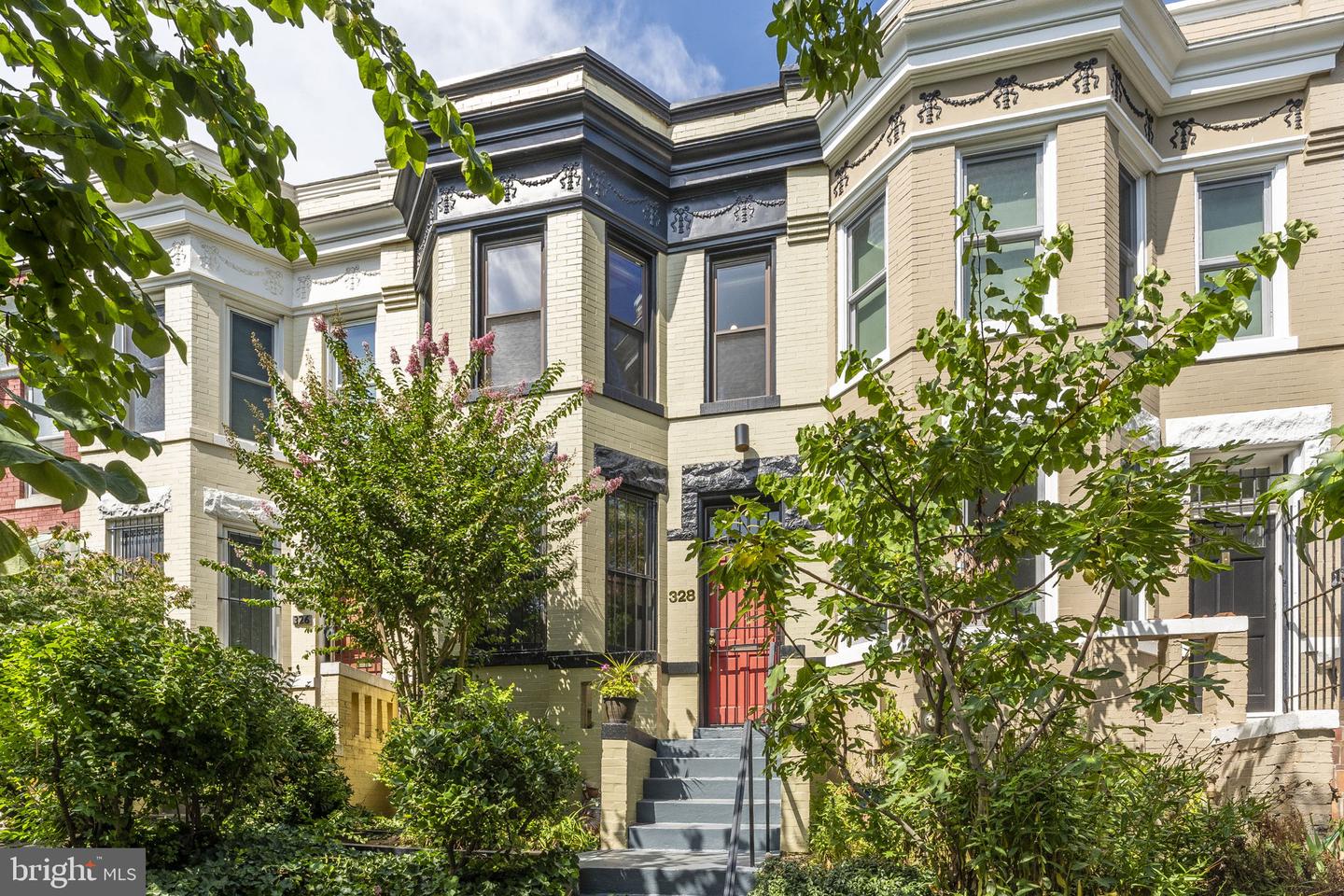 328 G St NE