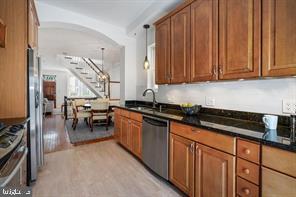 135 Duddington Pl SE