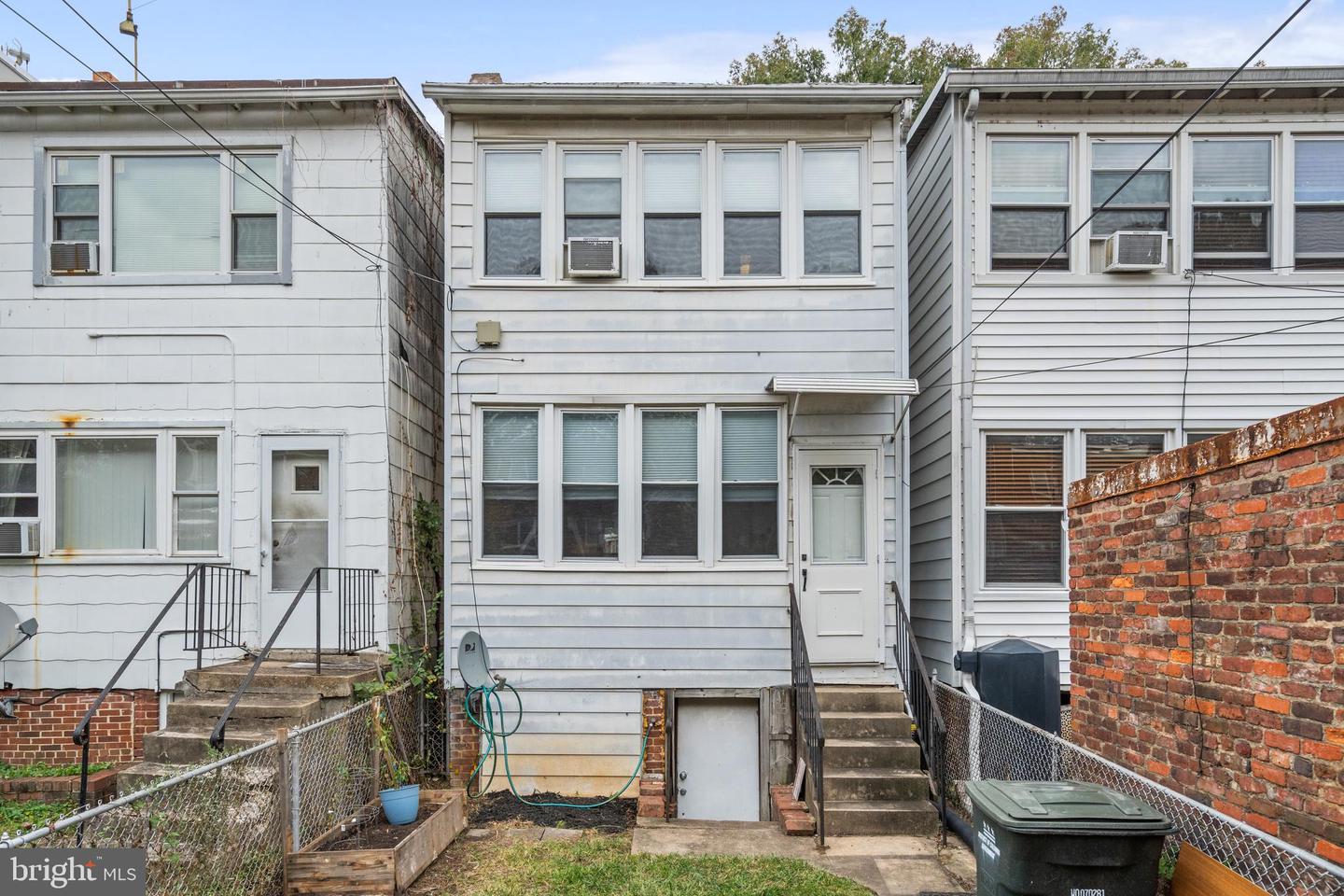 414 23rd Pl NE