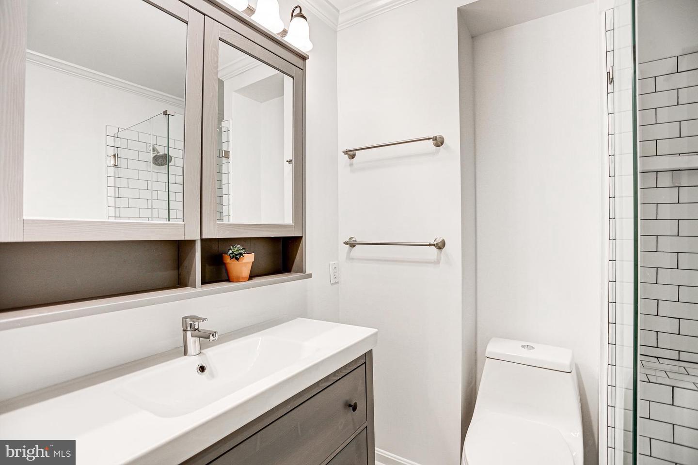 1900 S St NW #101