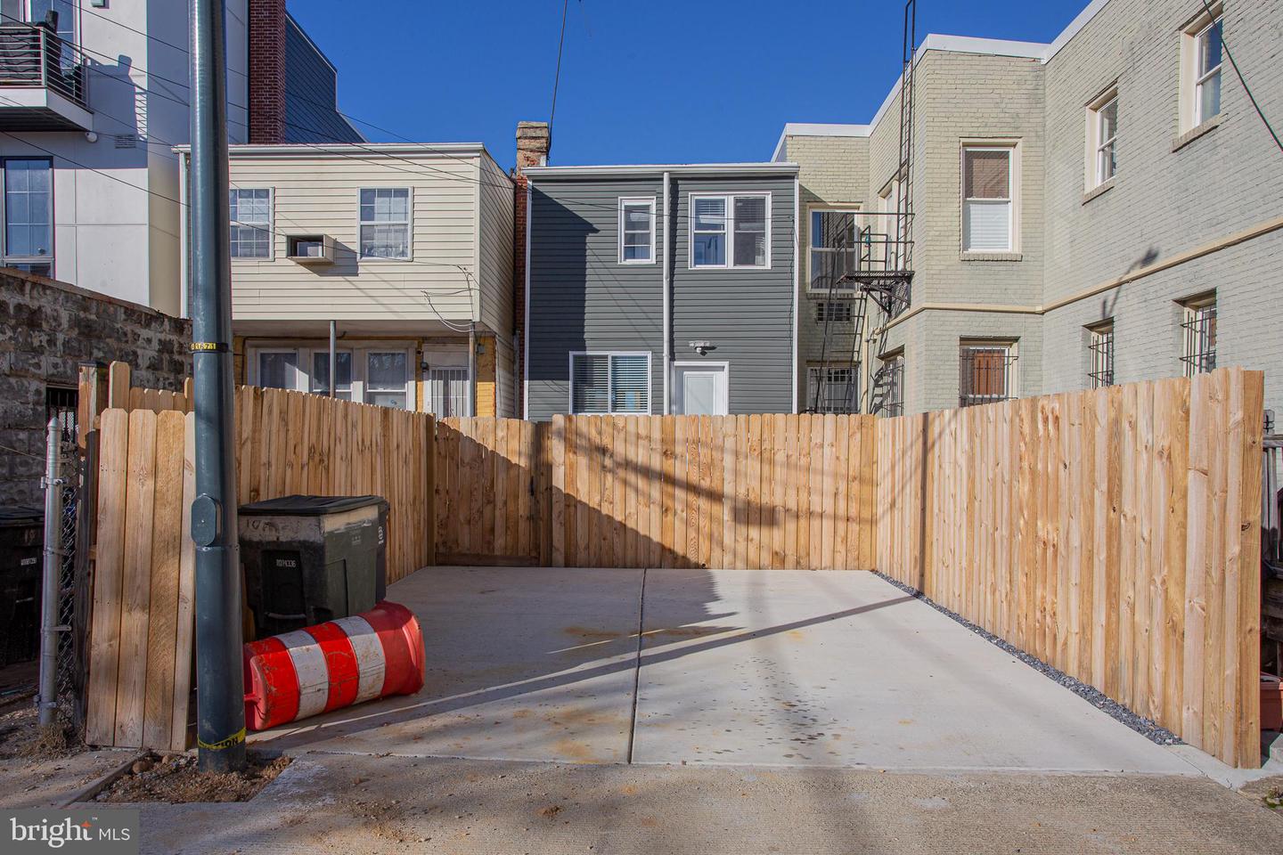 1813 A St SE