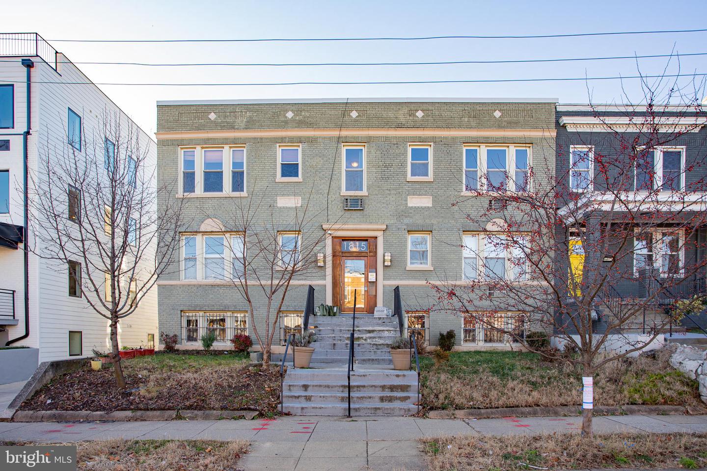 1815 A St SE #302