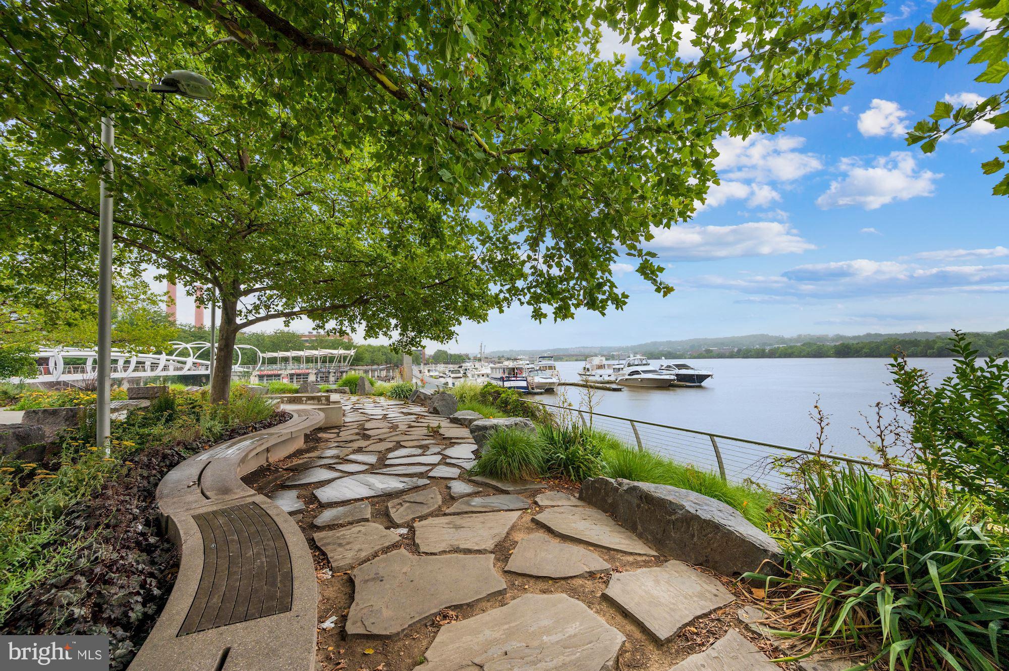 1211 van St SE #1212