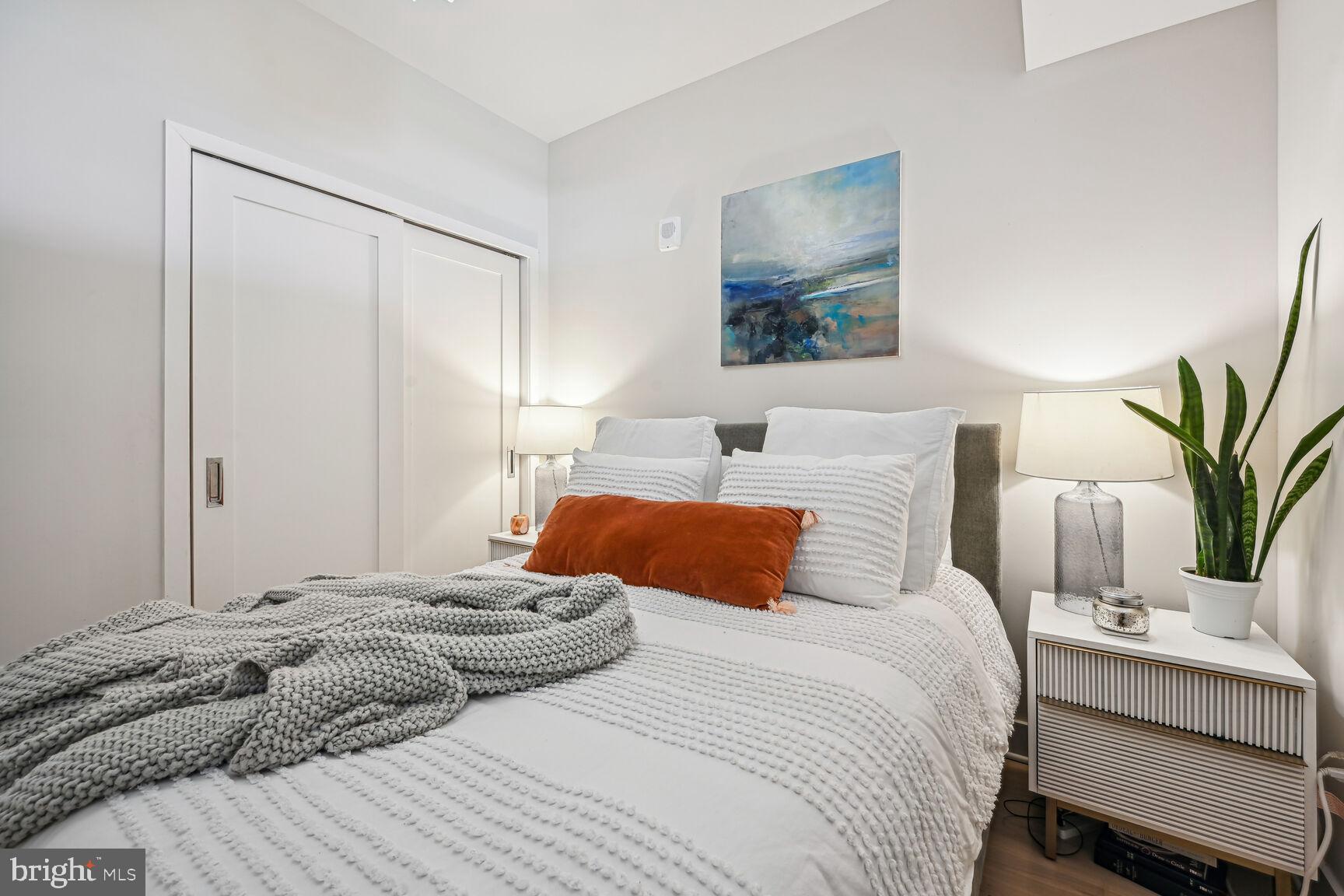 1211 van St SE #1212