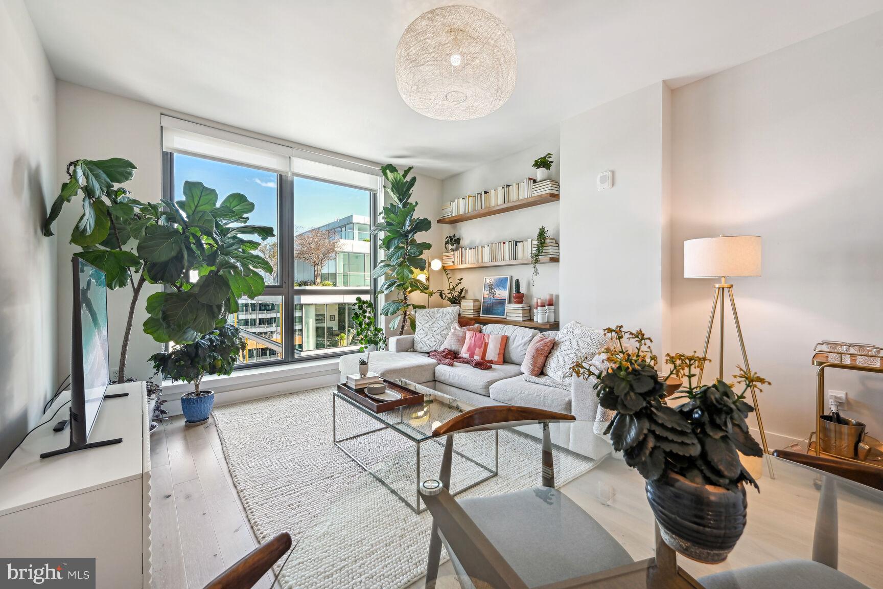 1211 van St SE #1212