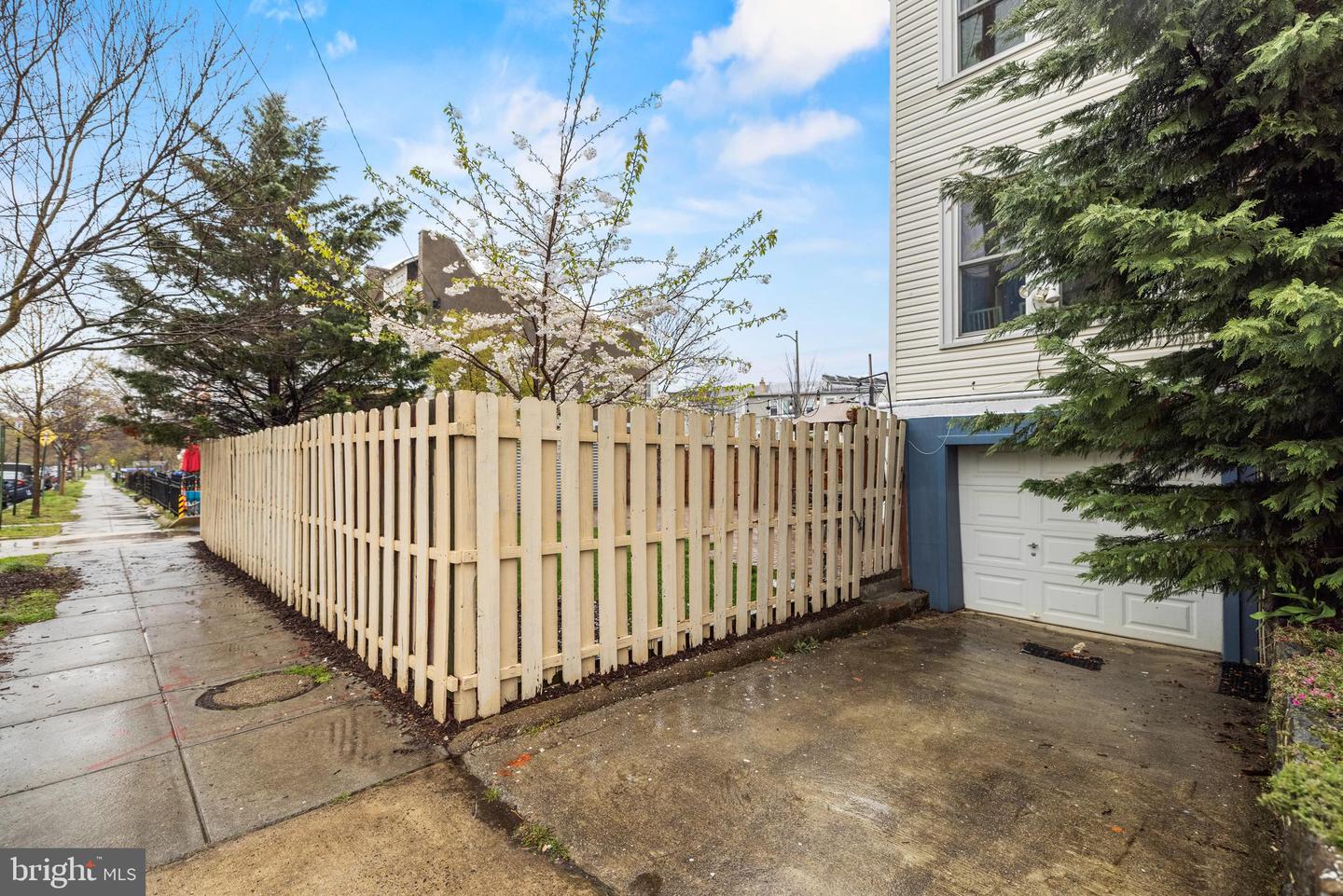 637 Allison St NW