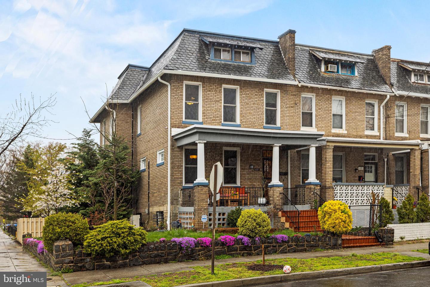 637 Allison St NW