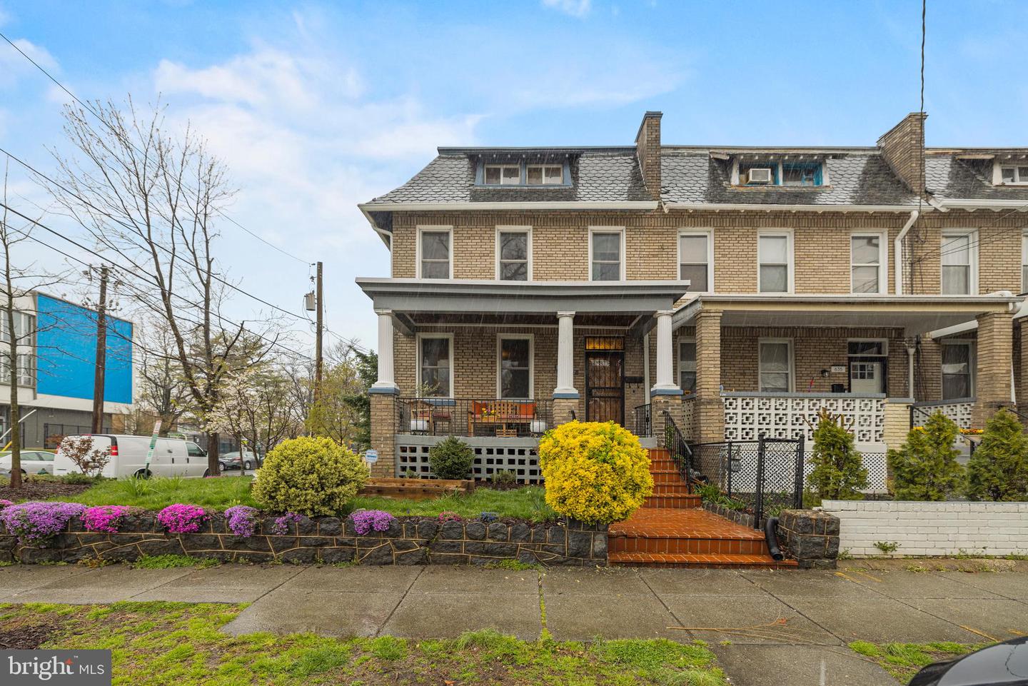 637 Allison St NW