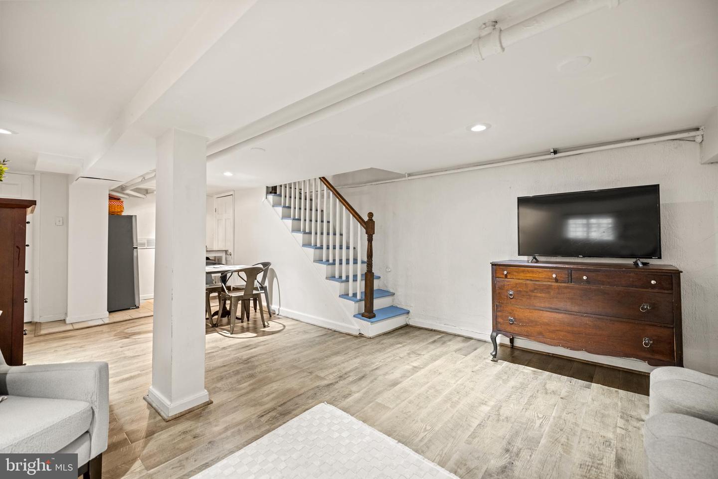 637 Allison St NW