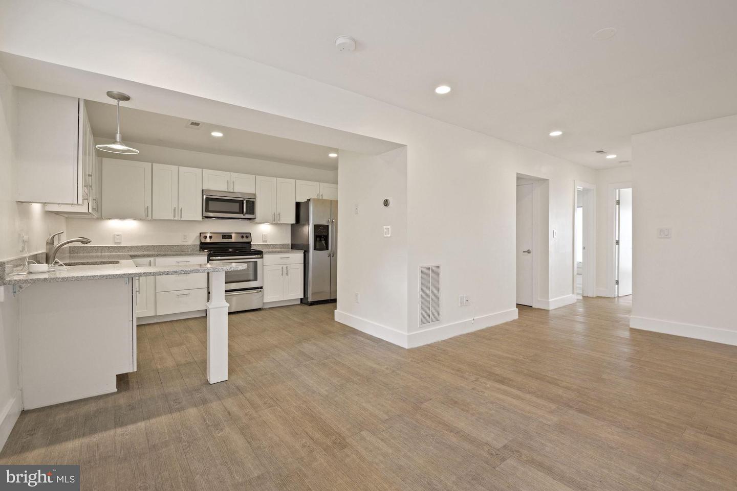 1355 Oak St NW #2