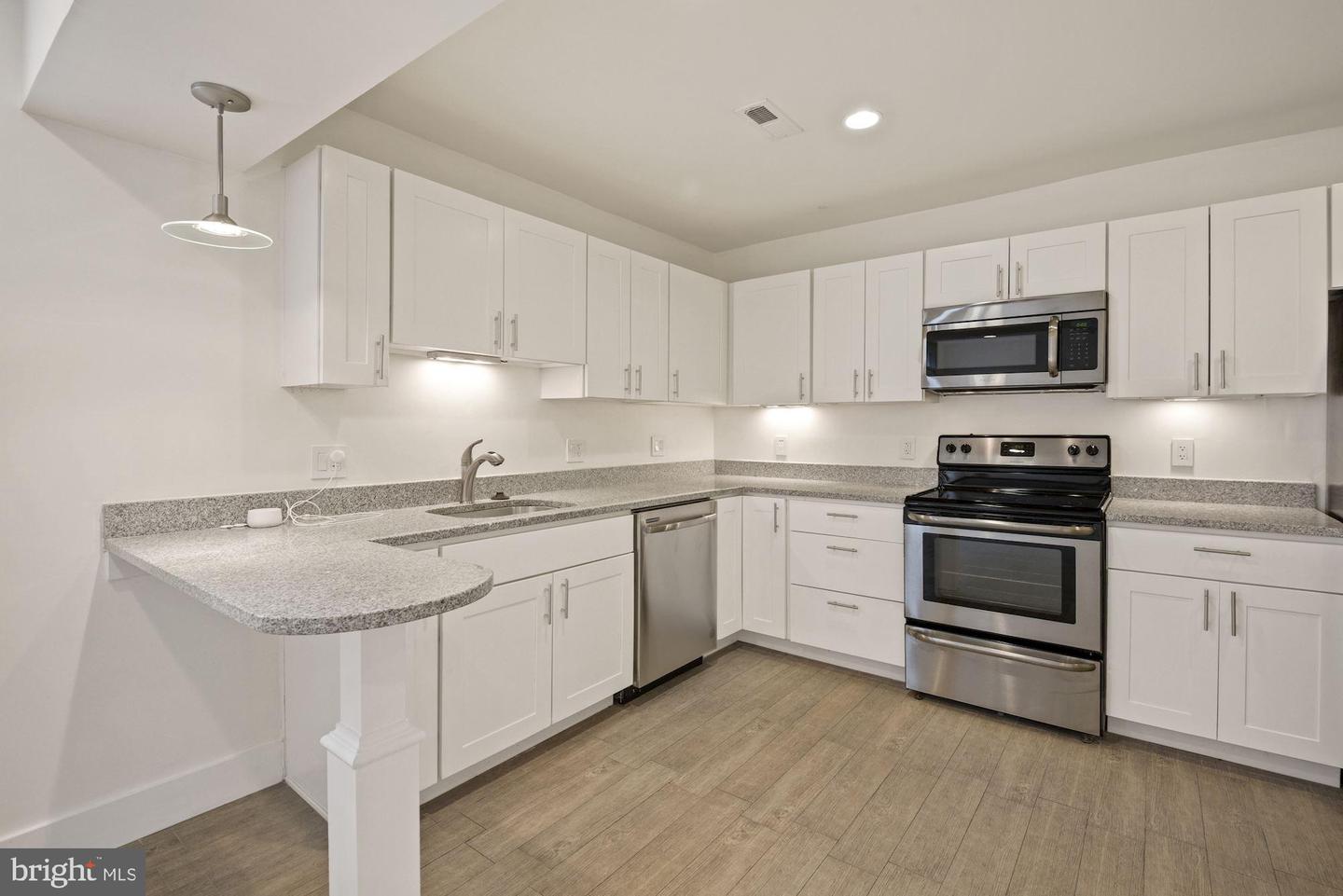 1355 Oak St NW #2