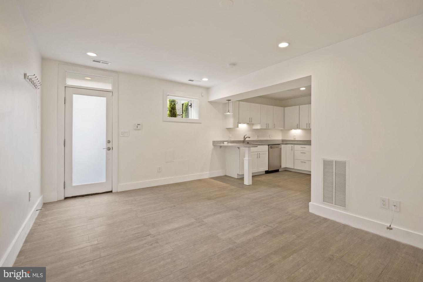 1355 Oak St NW #2