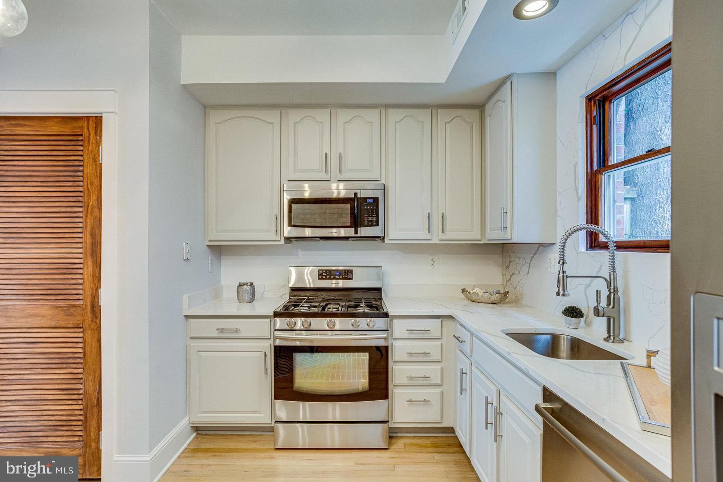 1505 CONSTITUTION AVE NE