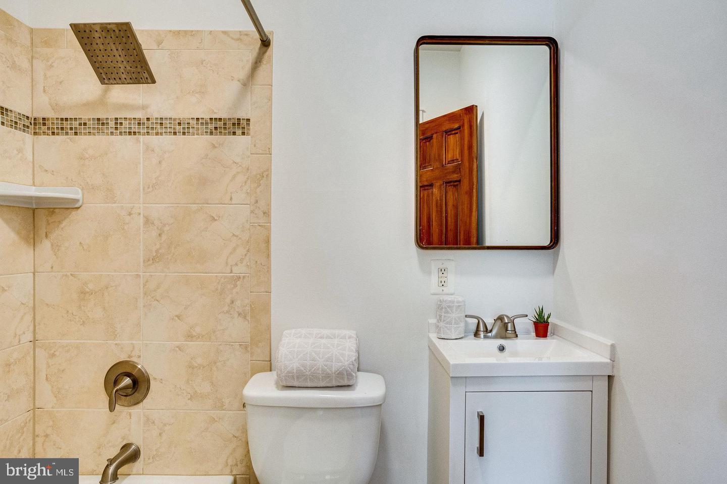 1505 CONSTITUTION AVE NE