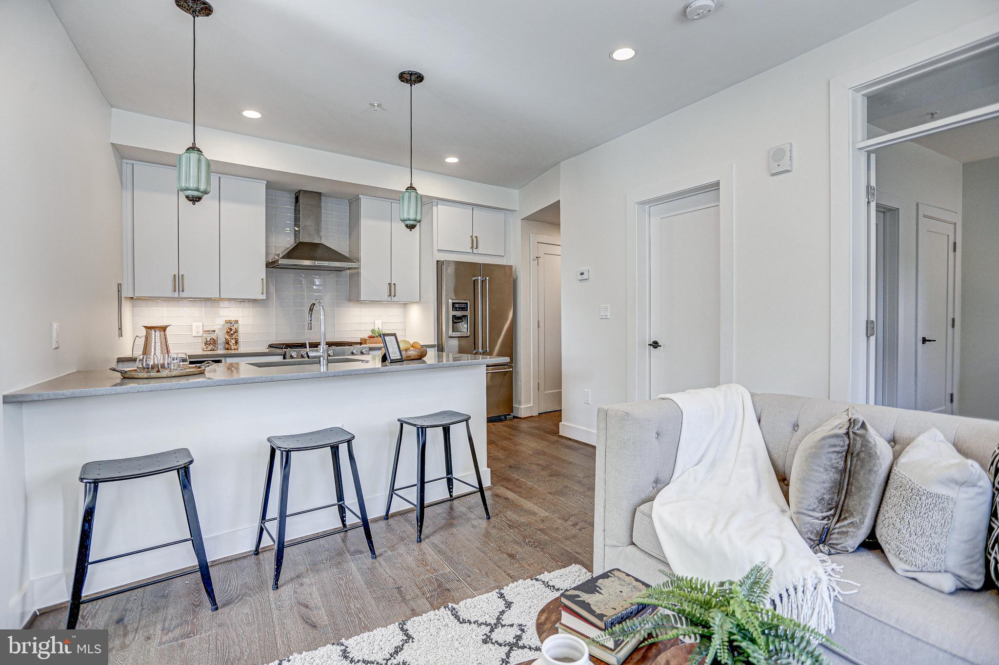 2337 Champlain St NW #106