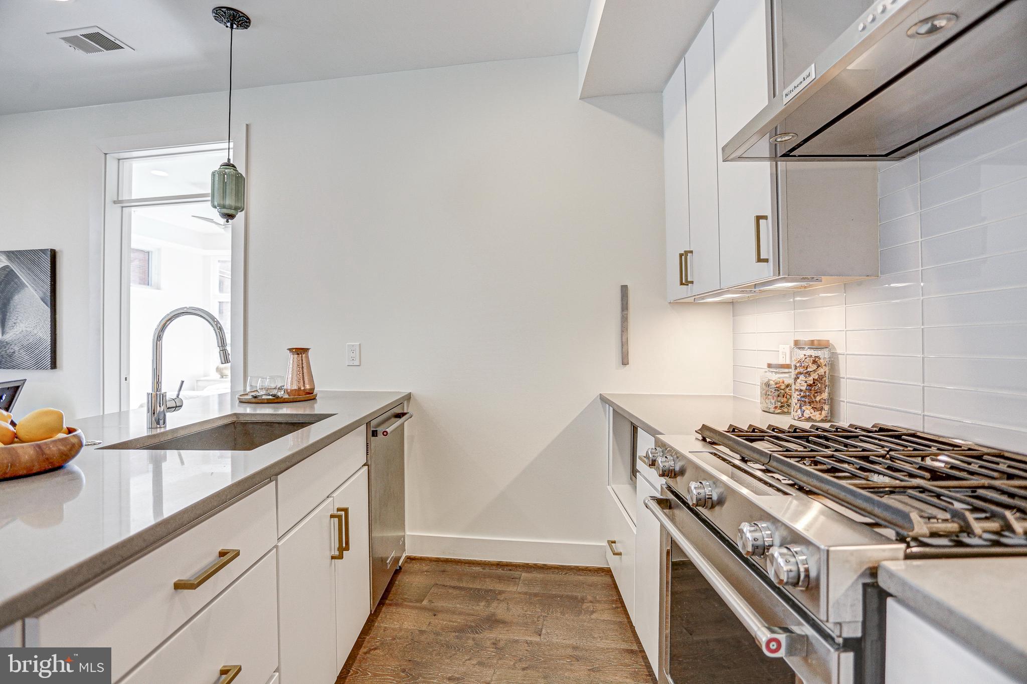 2337 Champlain St NW #106