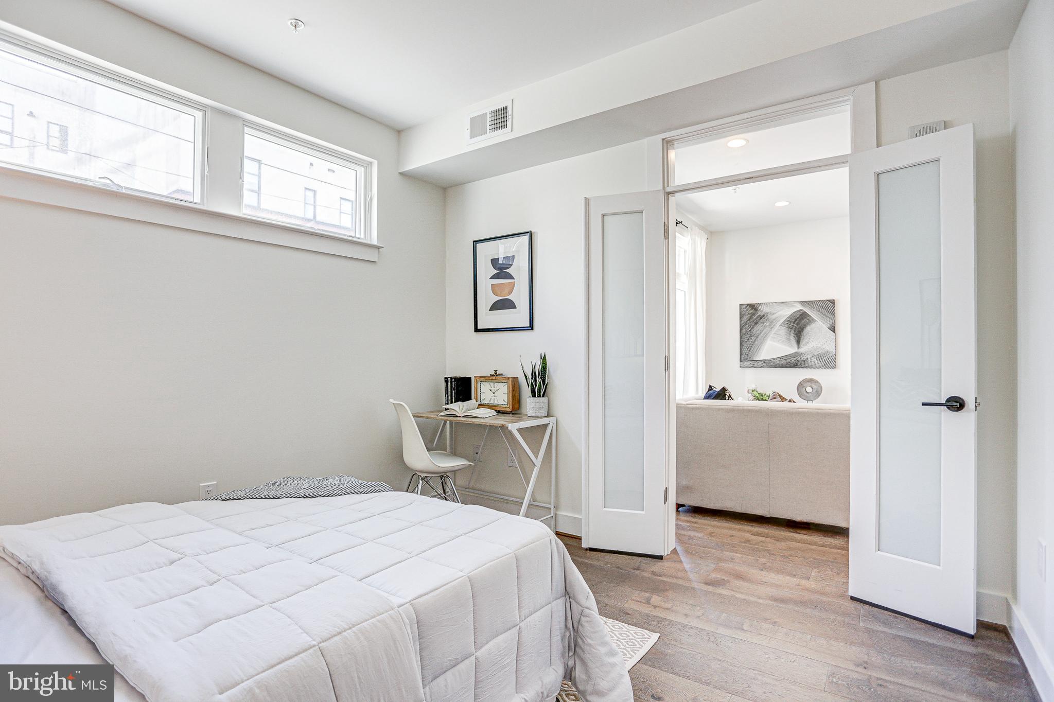 2337 Champlain St NW #106