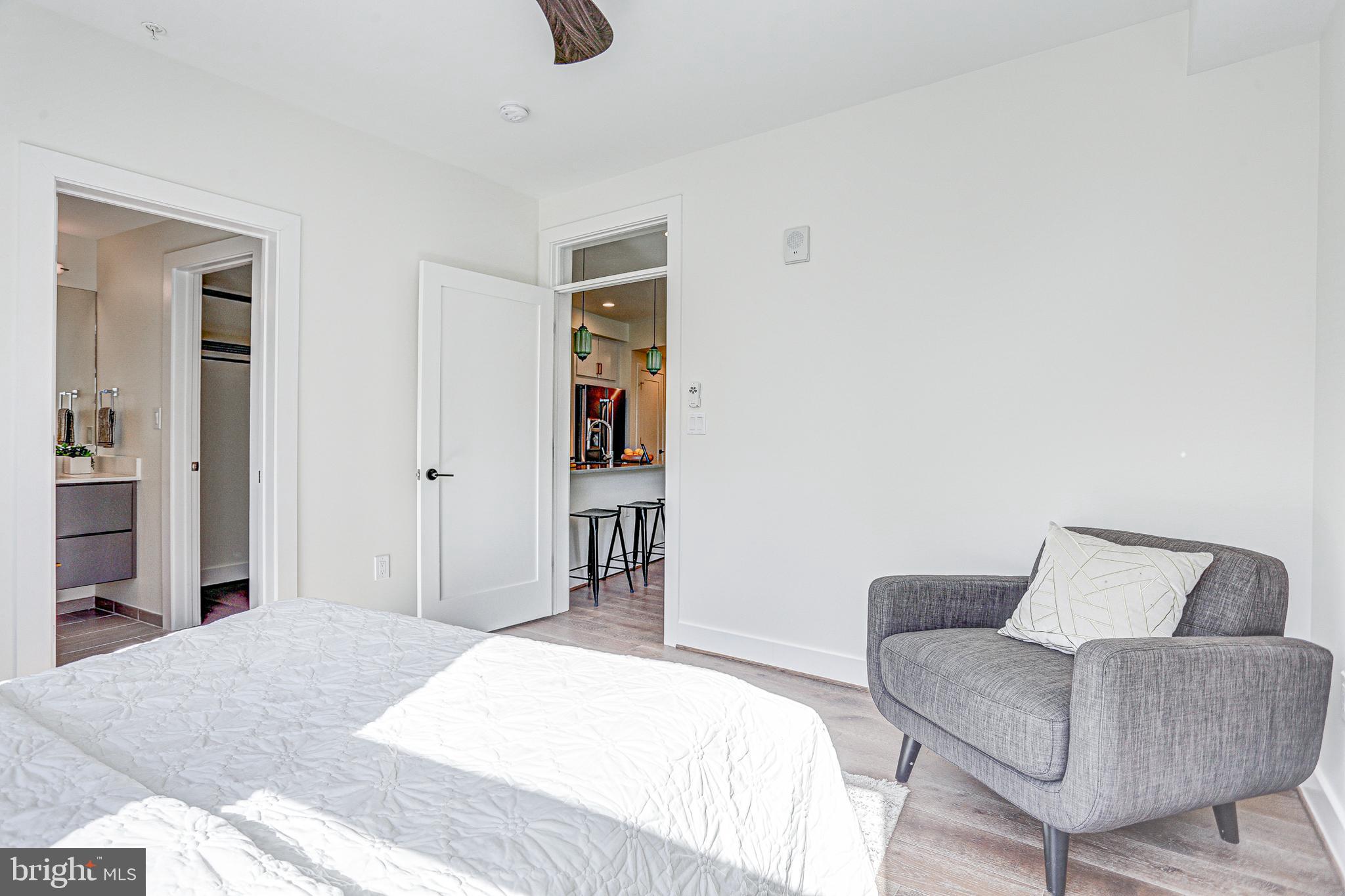 2337 Champlain St NW #106