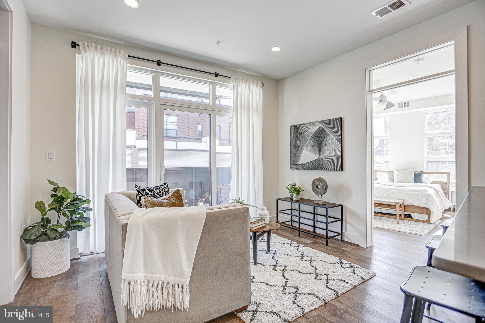 2337 Champlain St NW #106