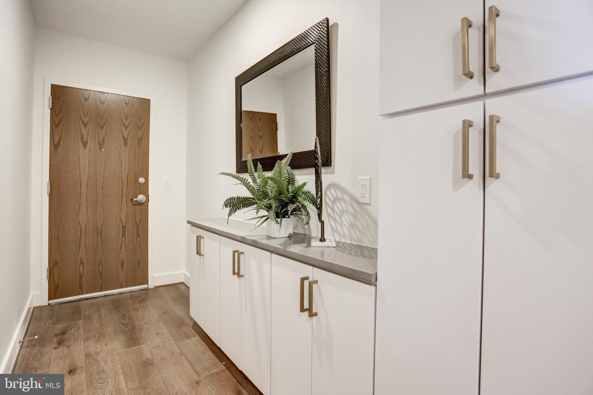 2337 Champlain St NW #106