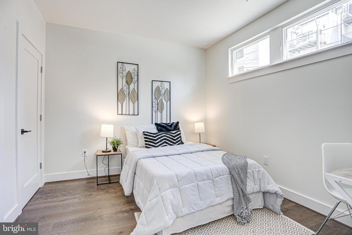 2337 Champlain St NW #106