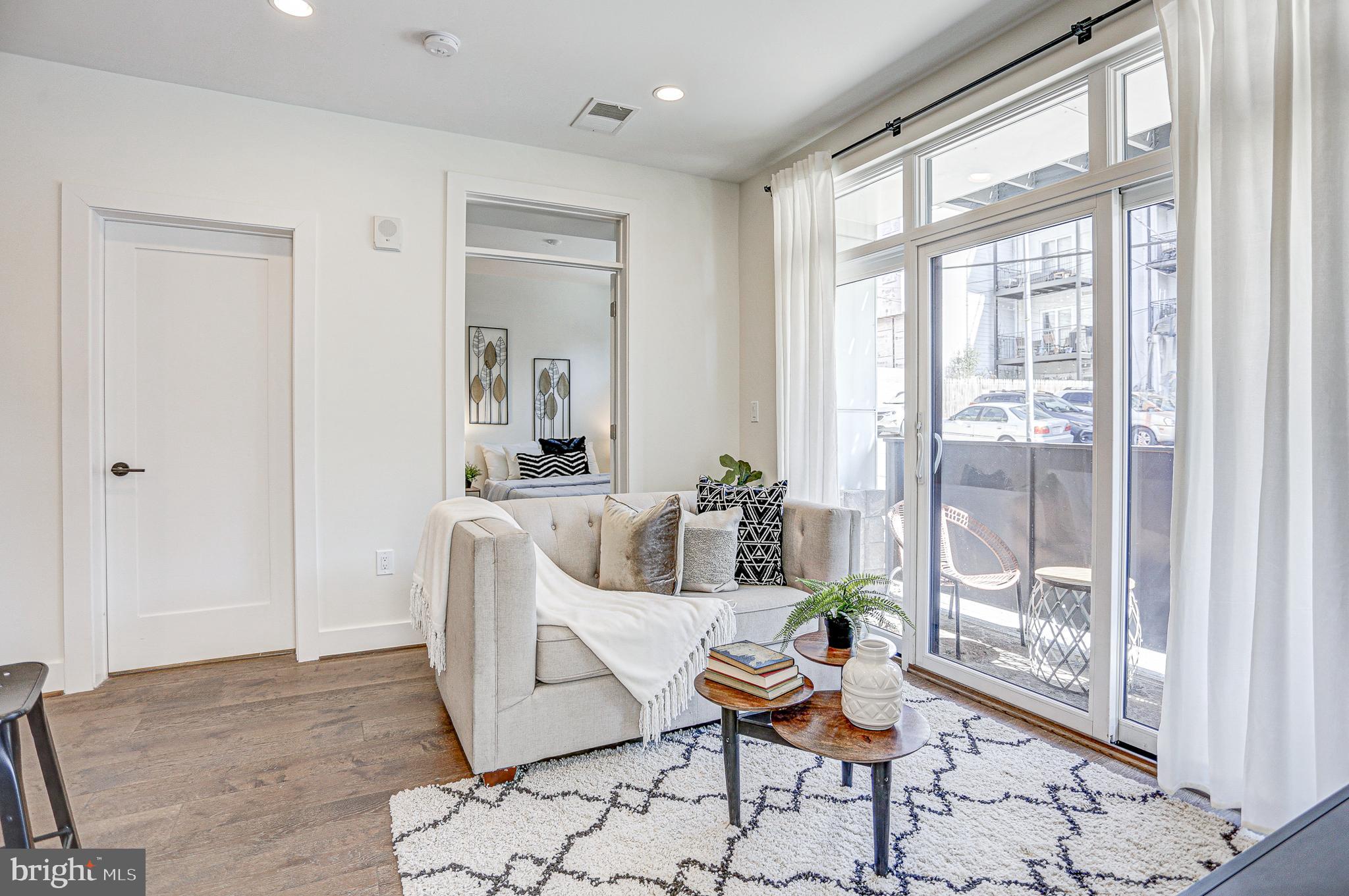 2337 Champlain St NW #106