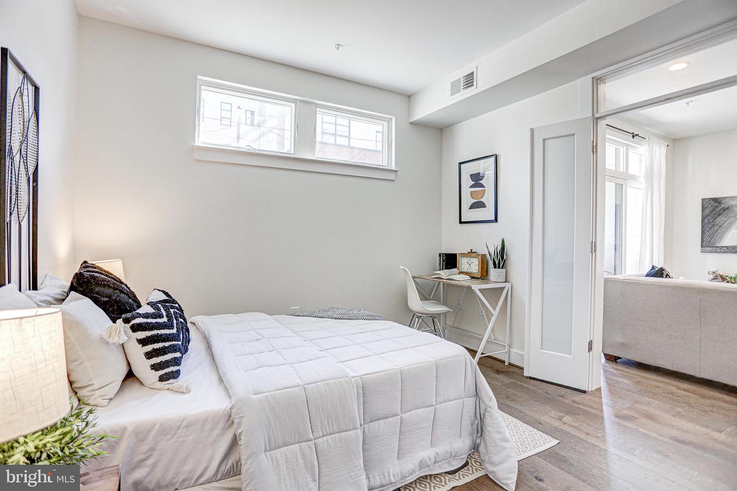 2337 Champlain St NW #106