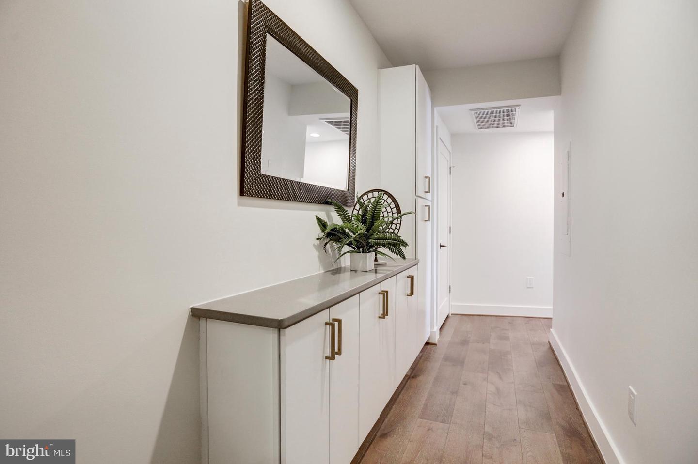 2337 Champlain St NW #106