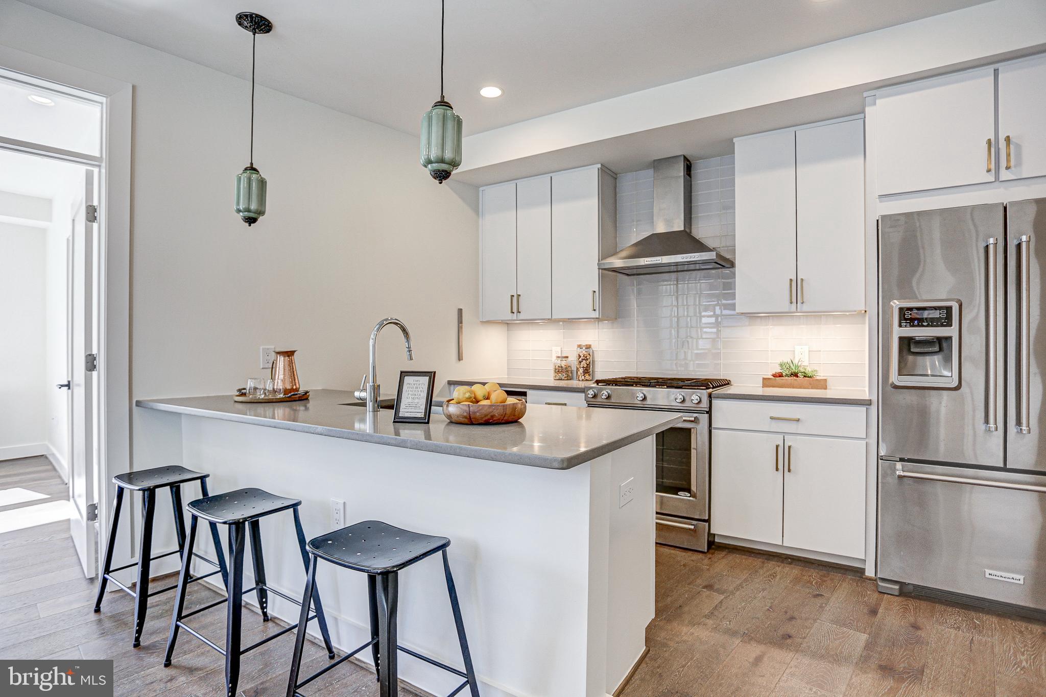 2337 Champlain St NW #106