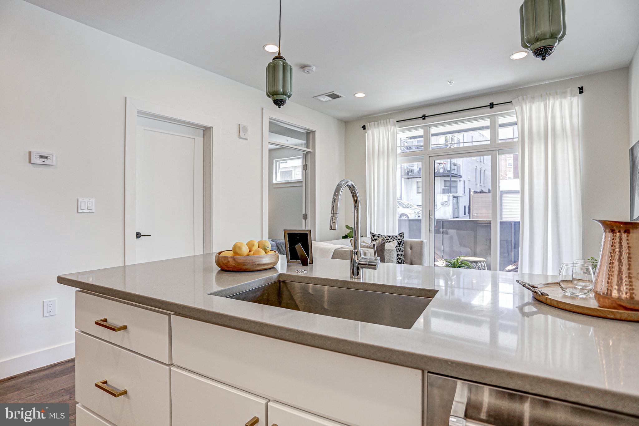 2337 Champlain St NW #106