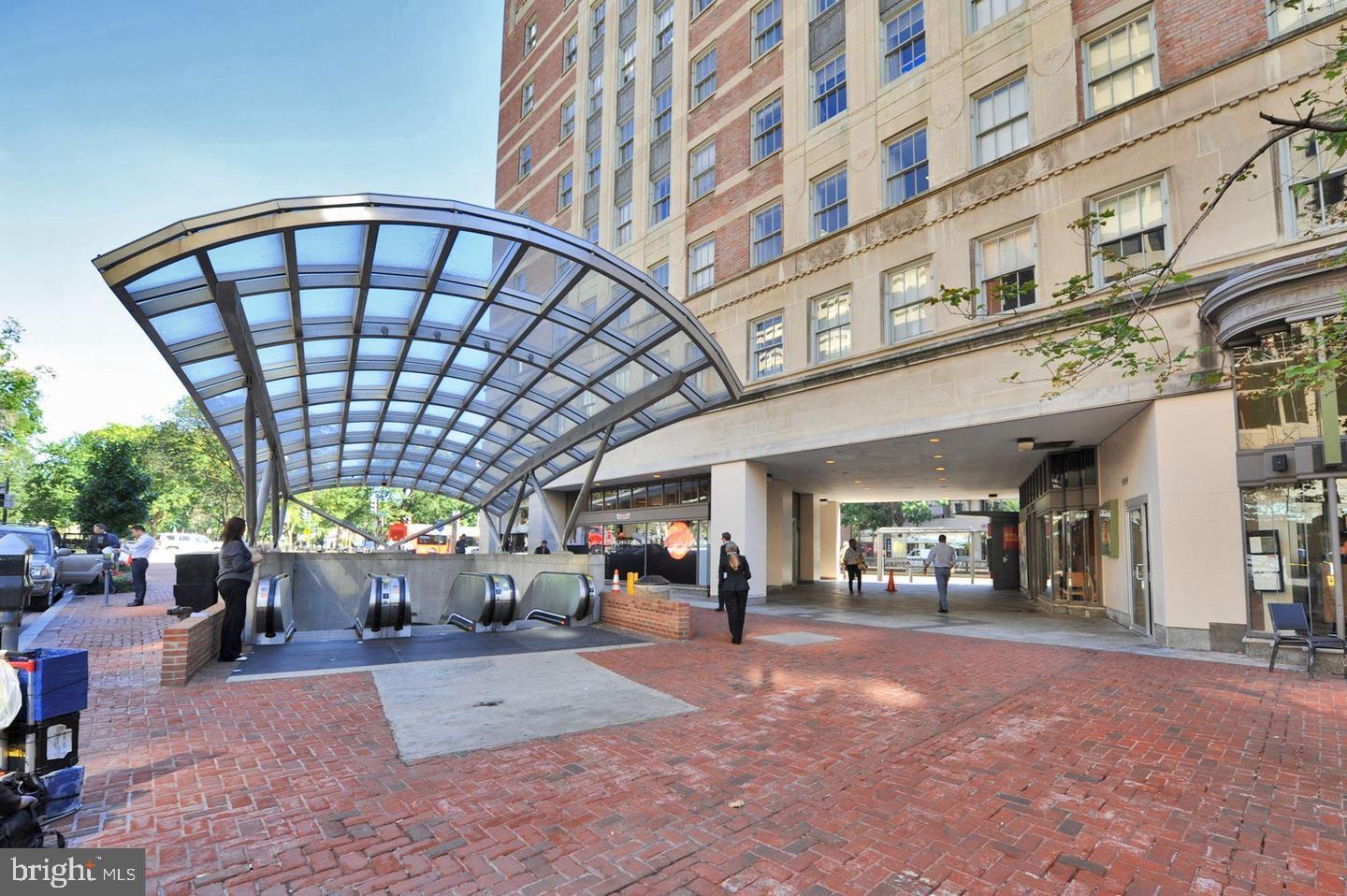 2337 Champlain St NW #106