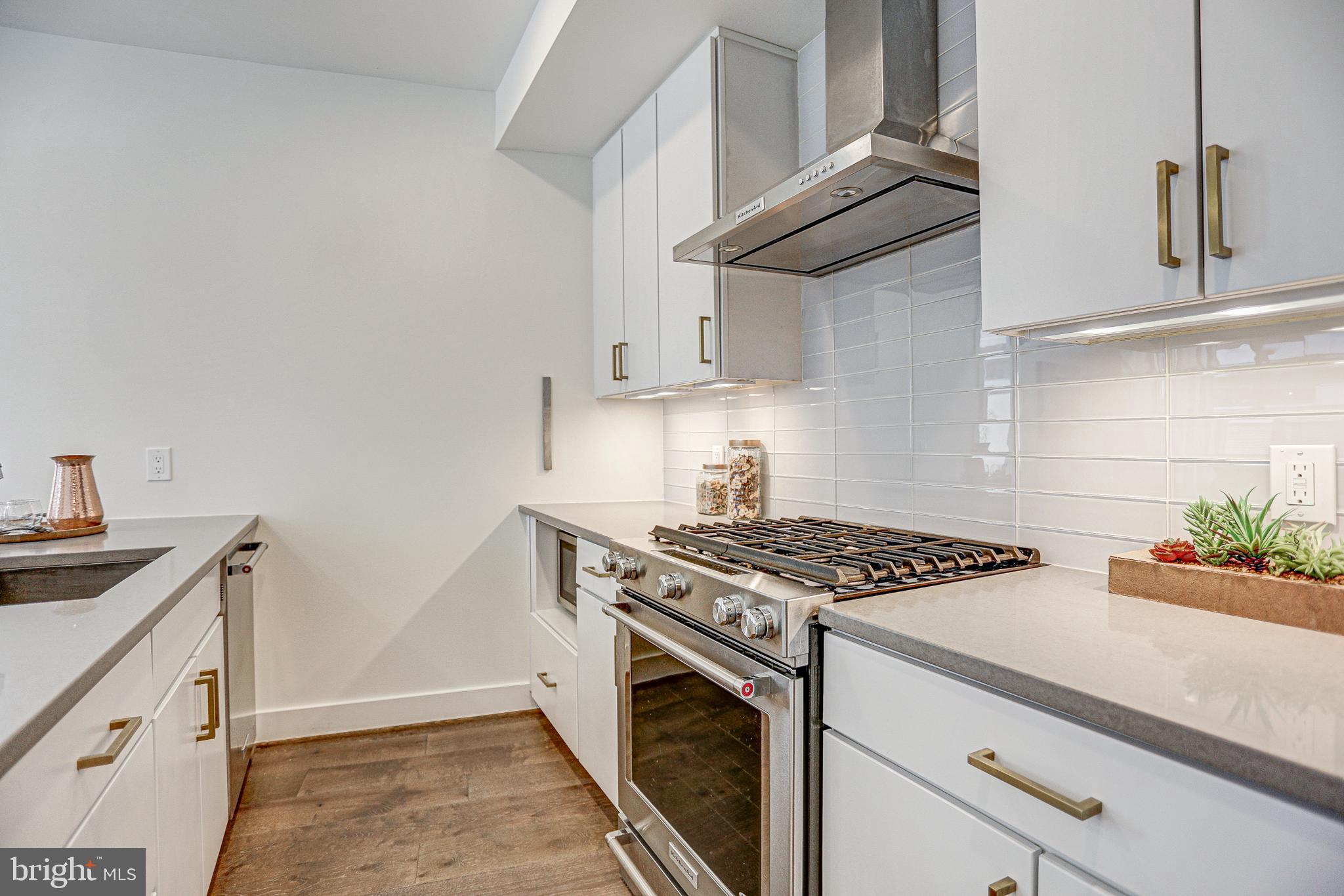 2337 Champlain St NW #106