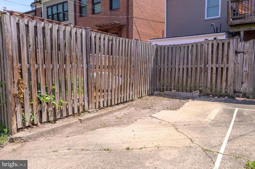 920 I St SE